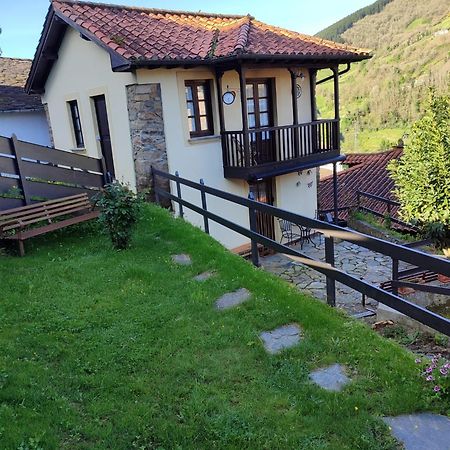 カンガス・デル・ナルセア La Casina De Santulayaヴィラ エクステリア 写真