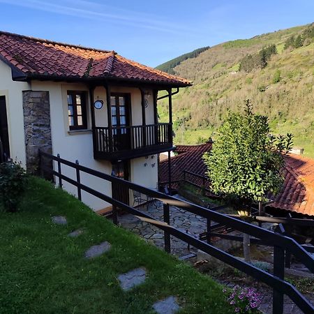 カンガス・デル・ナルセア La Casina De Santulayaヴィラ エクステリア 写真