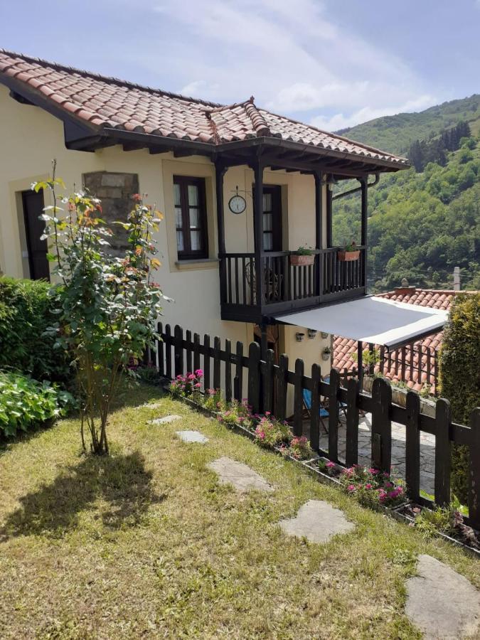 カンガス・デル・ナルセア La Casina De Santulayaヴィラ エクステリア 写真
